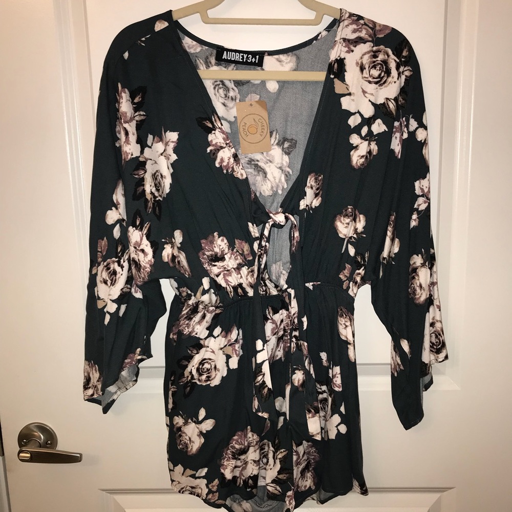 NWT Audrey 3+1 Tie Romper